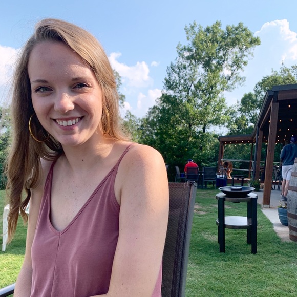 Meet your Posher, Anna - Picture 2 of 4